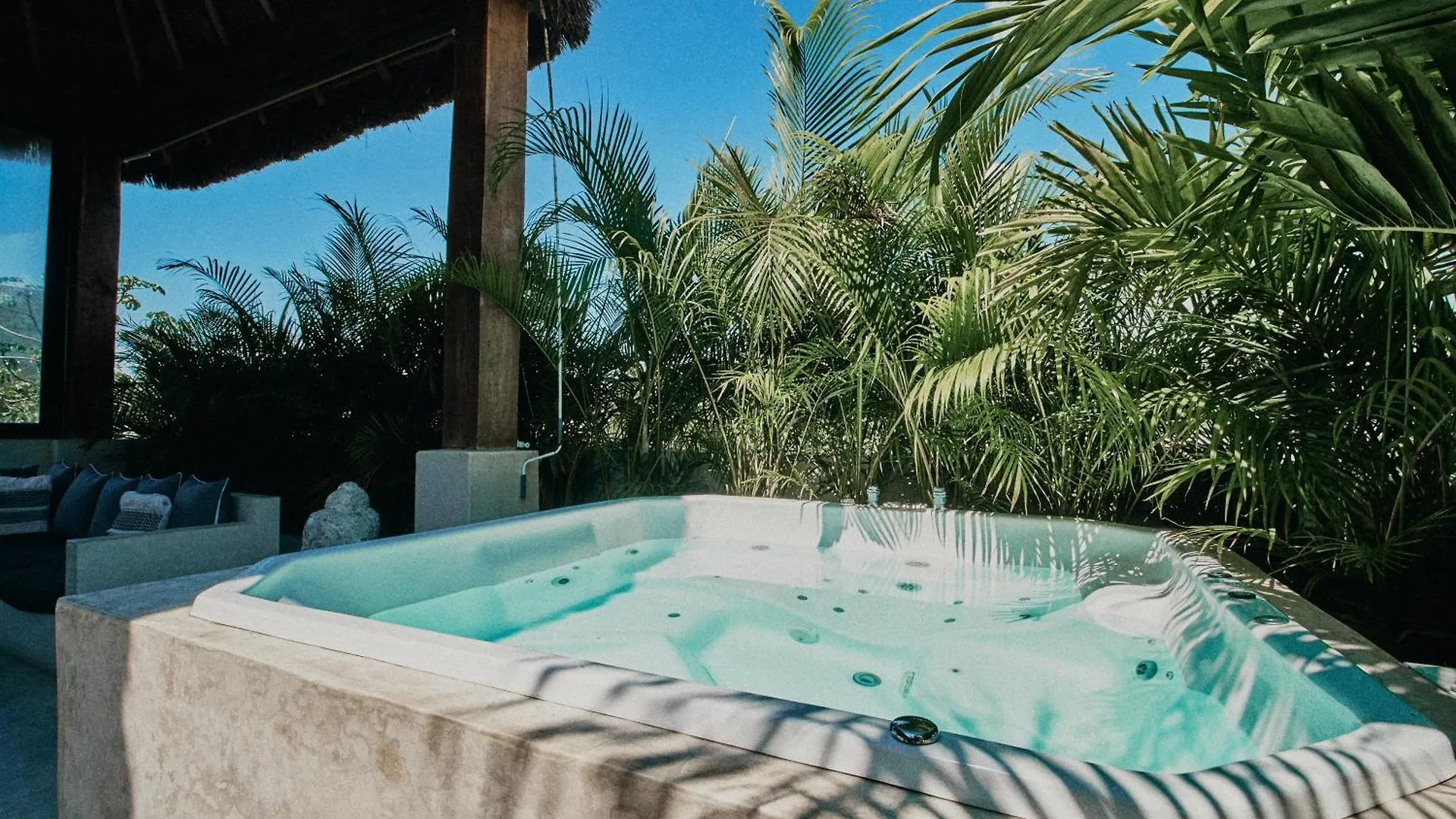 Villa Yax'Na House Luxury 240M2 - 12 Persons - 6 Rooms - 2 Swimming Pool - 3 Jacuzzis Tulum Mexico