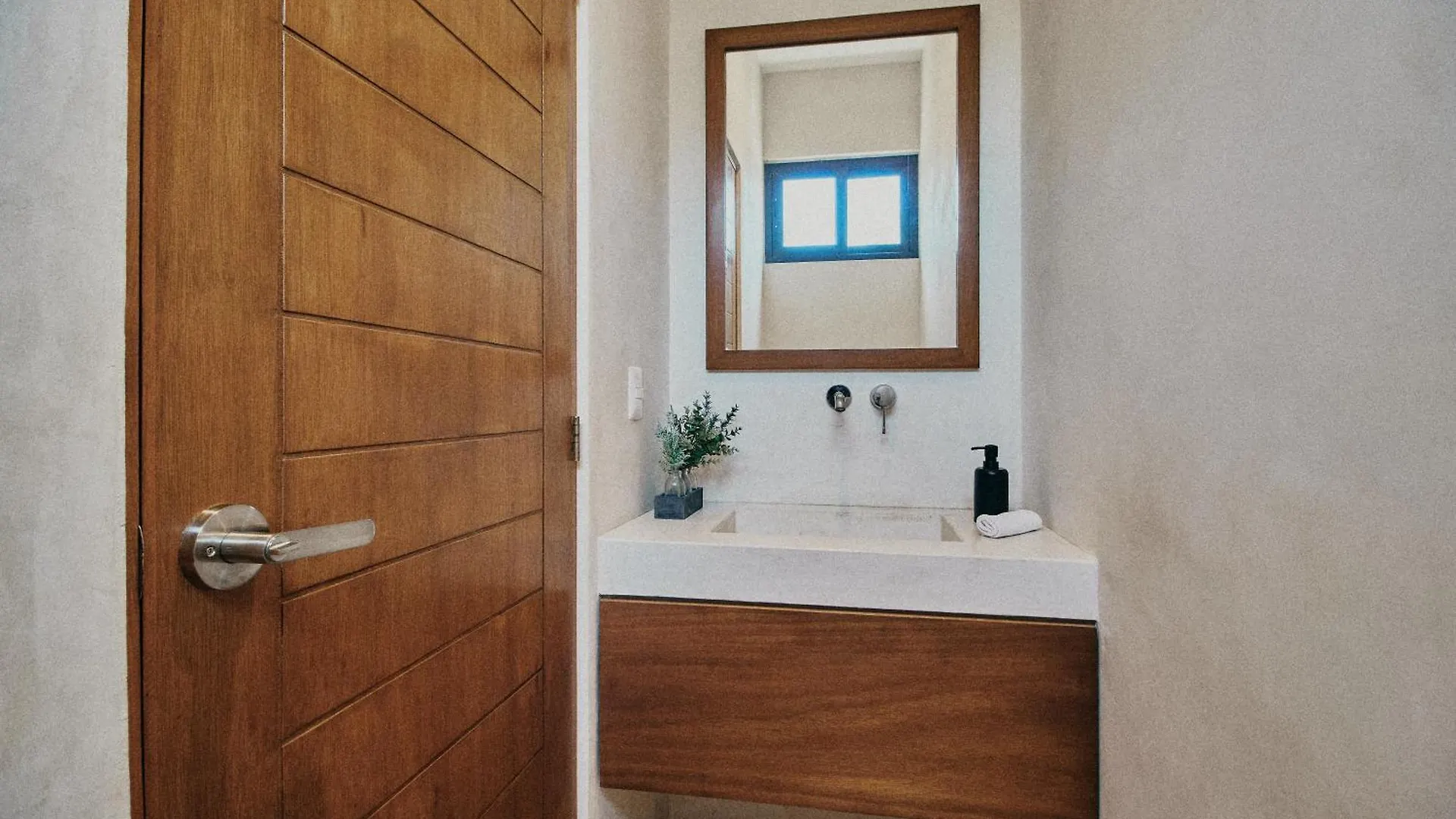 Yax'Na House Luxury 240M2 - 12 Persons - 6 Rooms - 2 Swimming Pool - 3 Jacuzzis Tulum Villa